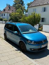 Volkswagen Touran 1.2 TSI Comfortline an Privatkäufer - Volkswagen Touran mit Benzin-Antrieb: Kleinbus, 1.2
