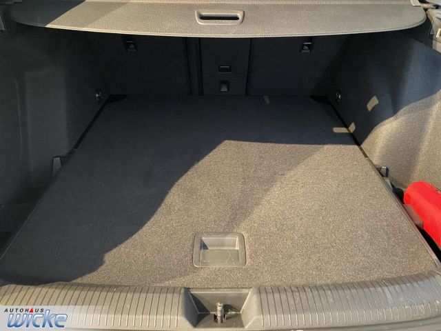 Golf VIII Variant 1.5 TSI Move NAVI KLMA LED AHK