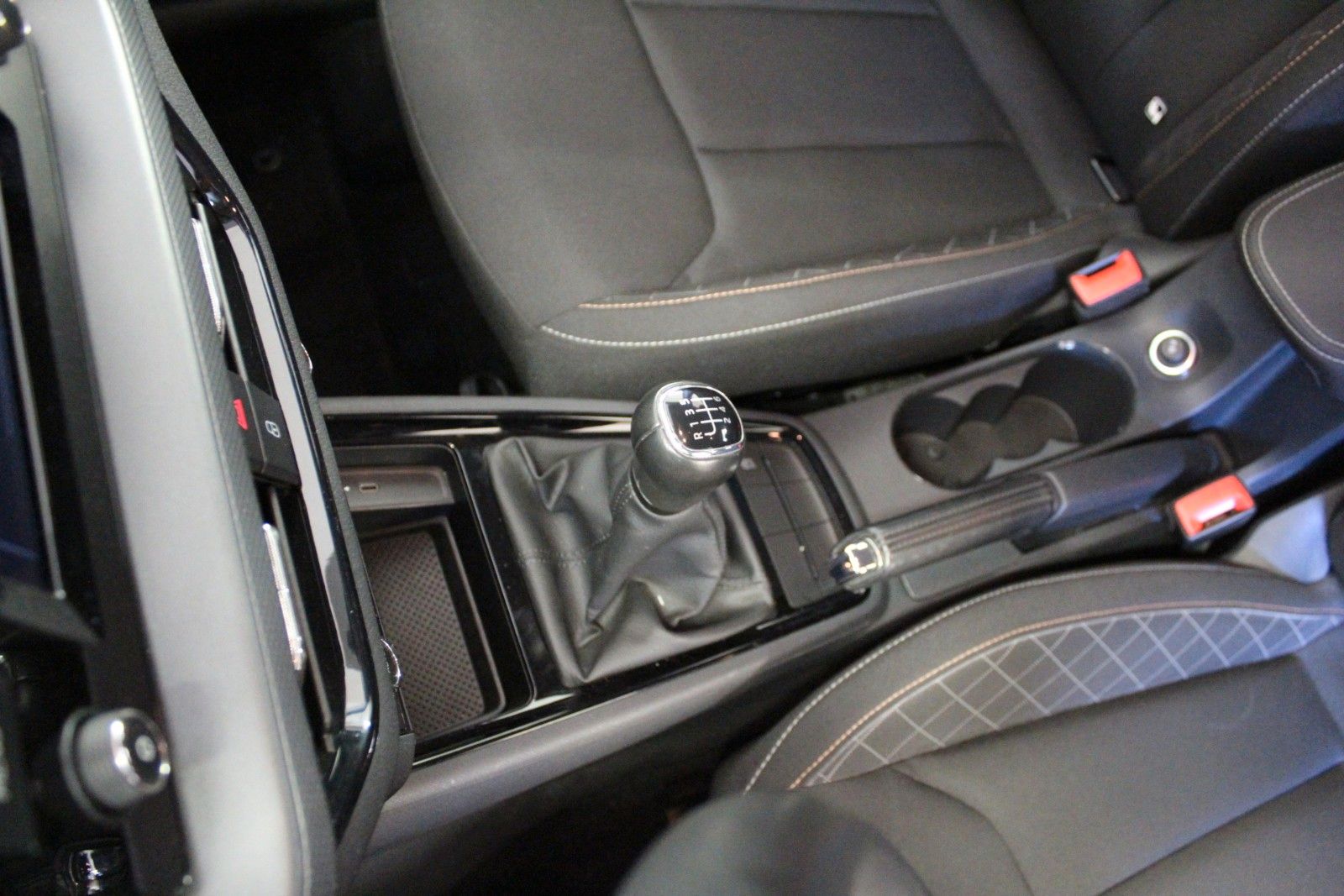 Fahrzeugabbildung SKODA Kamiq 1.0 TSI 85kW Ambition *Winterräder Alu*