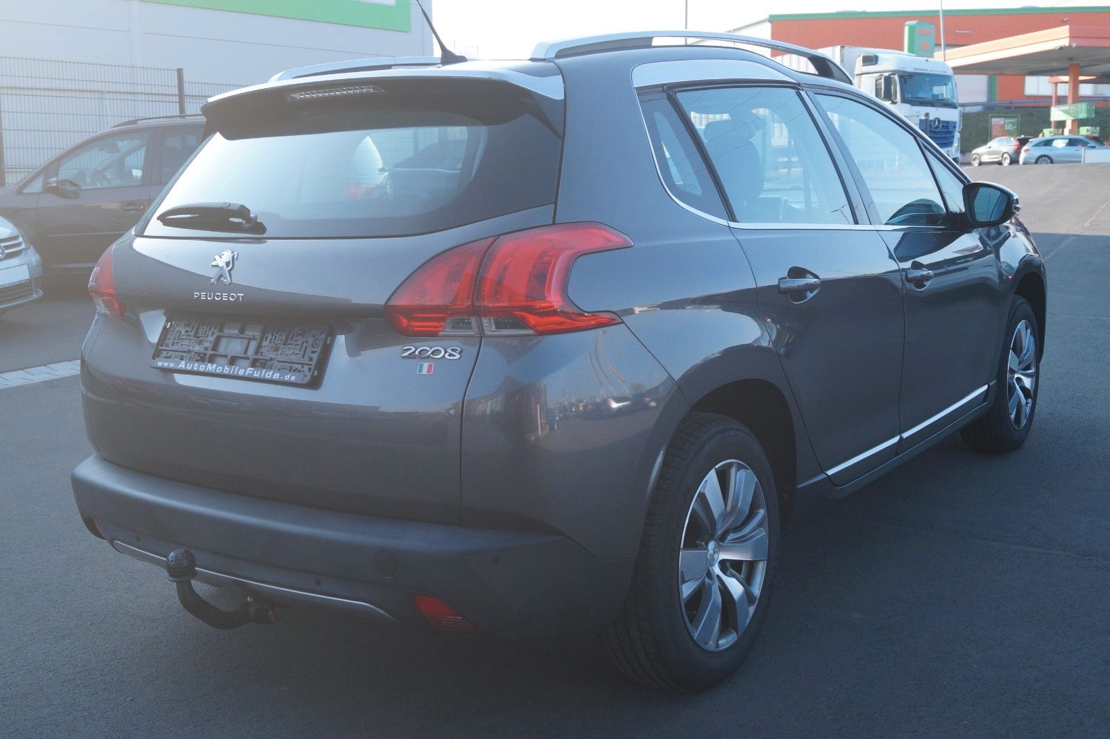 Fahrzeugabbildung Peugeot 2008 Allure *TÜV, Inspektion neu + Garantie
