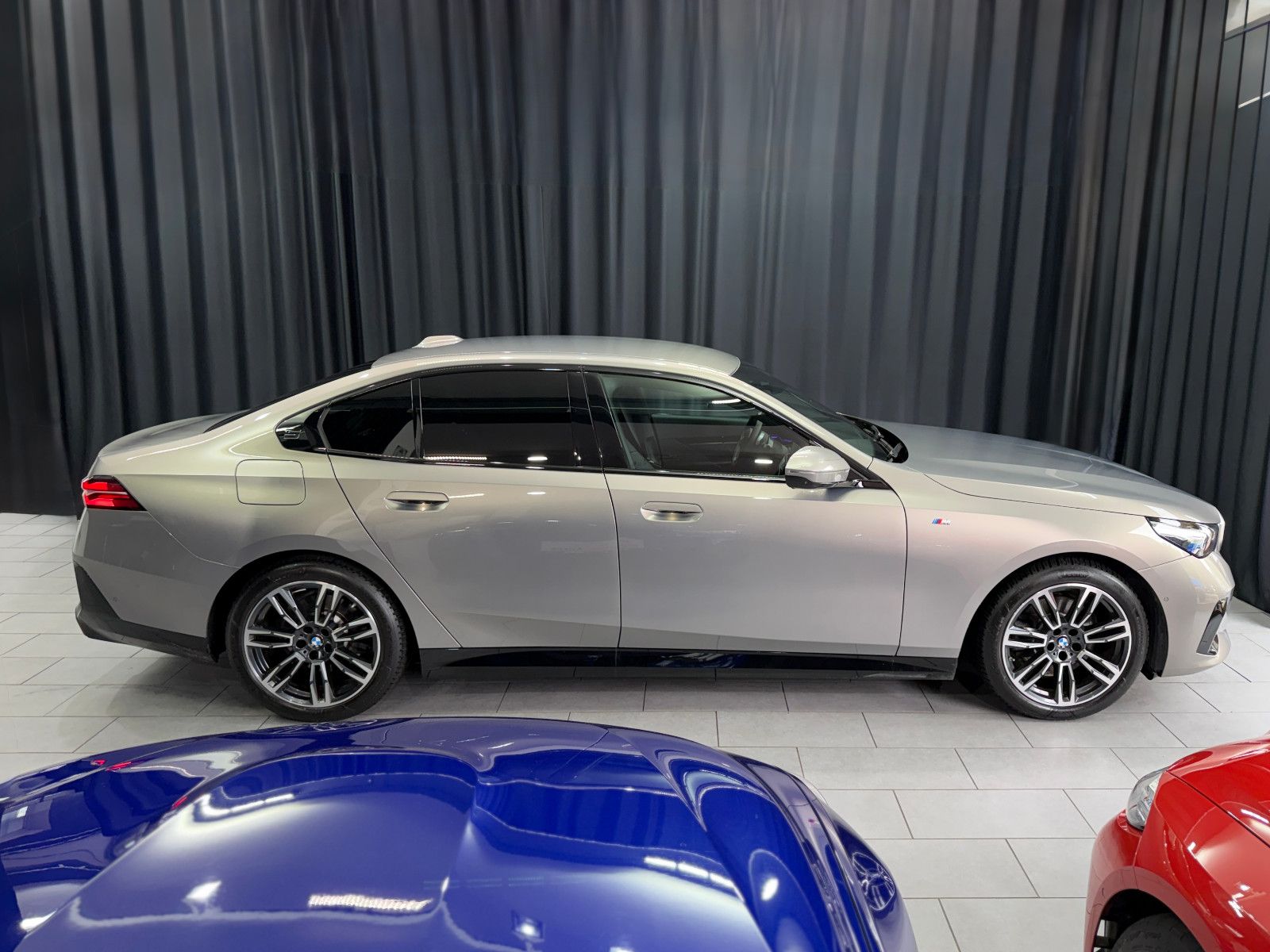Fahrzeugabbildung BMW 520i M SPORT|H&K|360°|INDIVIDUAL|GESTIK|SHADOW