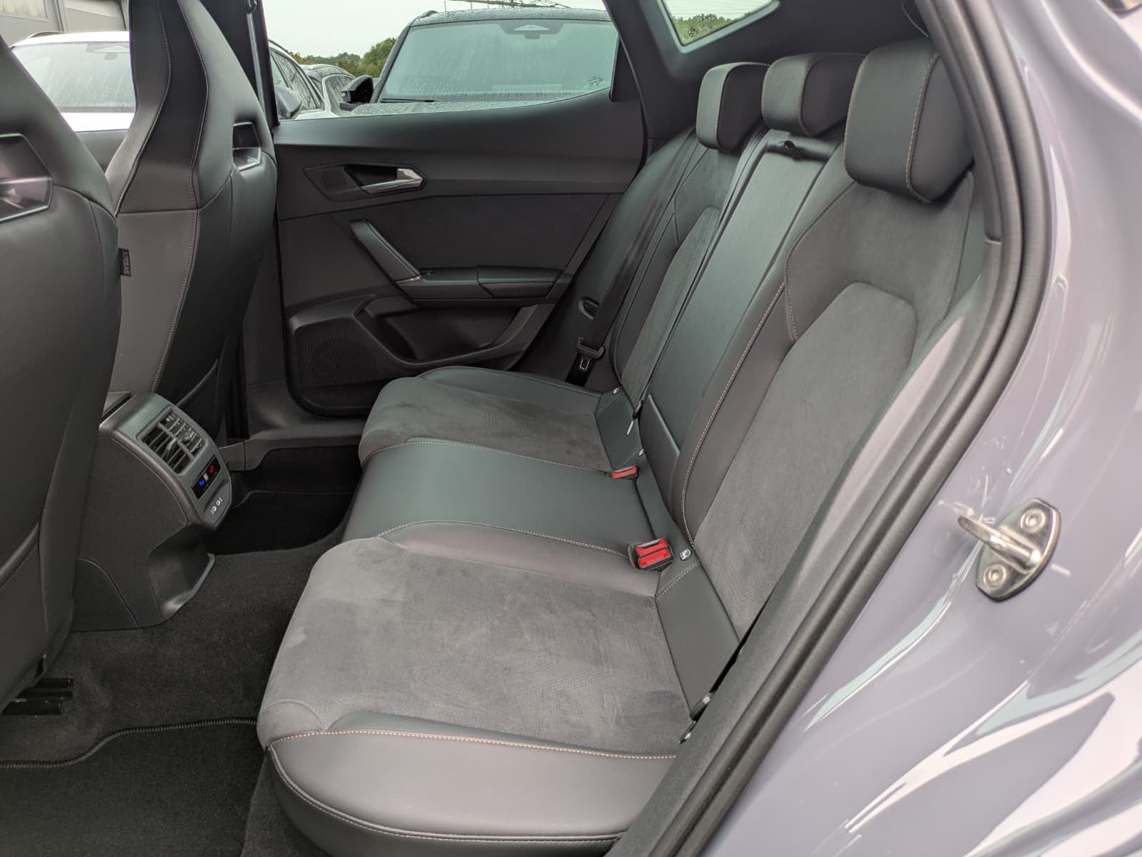 Fahrzeugabbildung CUPRA Formentor 1.5 eTSI PANO*MATRIX*SENNH.*DINAM*360°