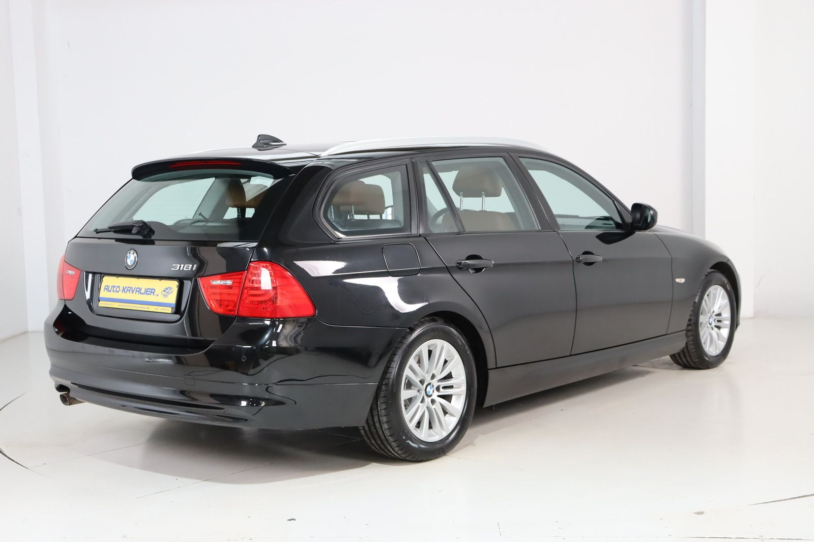 Fahrzeugabbildung BMW 318 i Touring * Xenon * Leder * Pano *