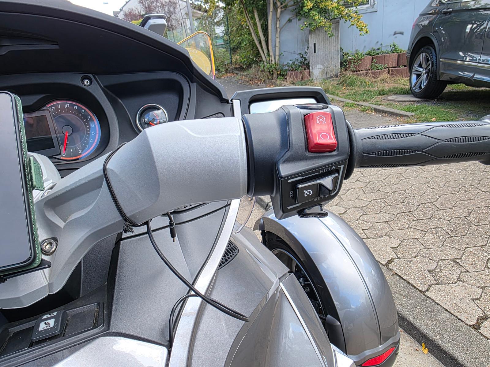Can-Am Spyder 2012 — photo 12