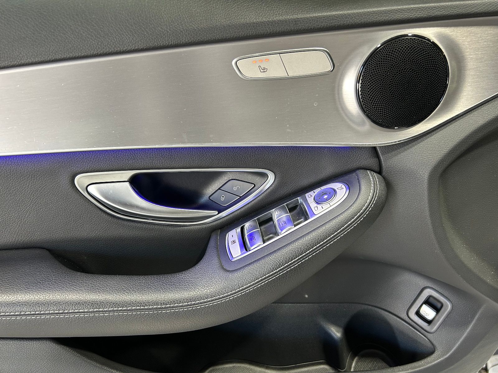 Fahrzeugabbildung Mercedes-Benz C 200 T-Modell/NAVI/KAMERA/APPLE/AMBIENTE/SHZ