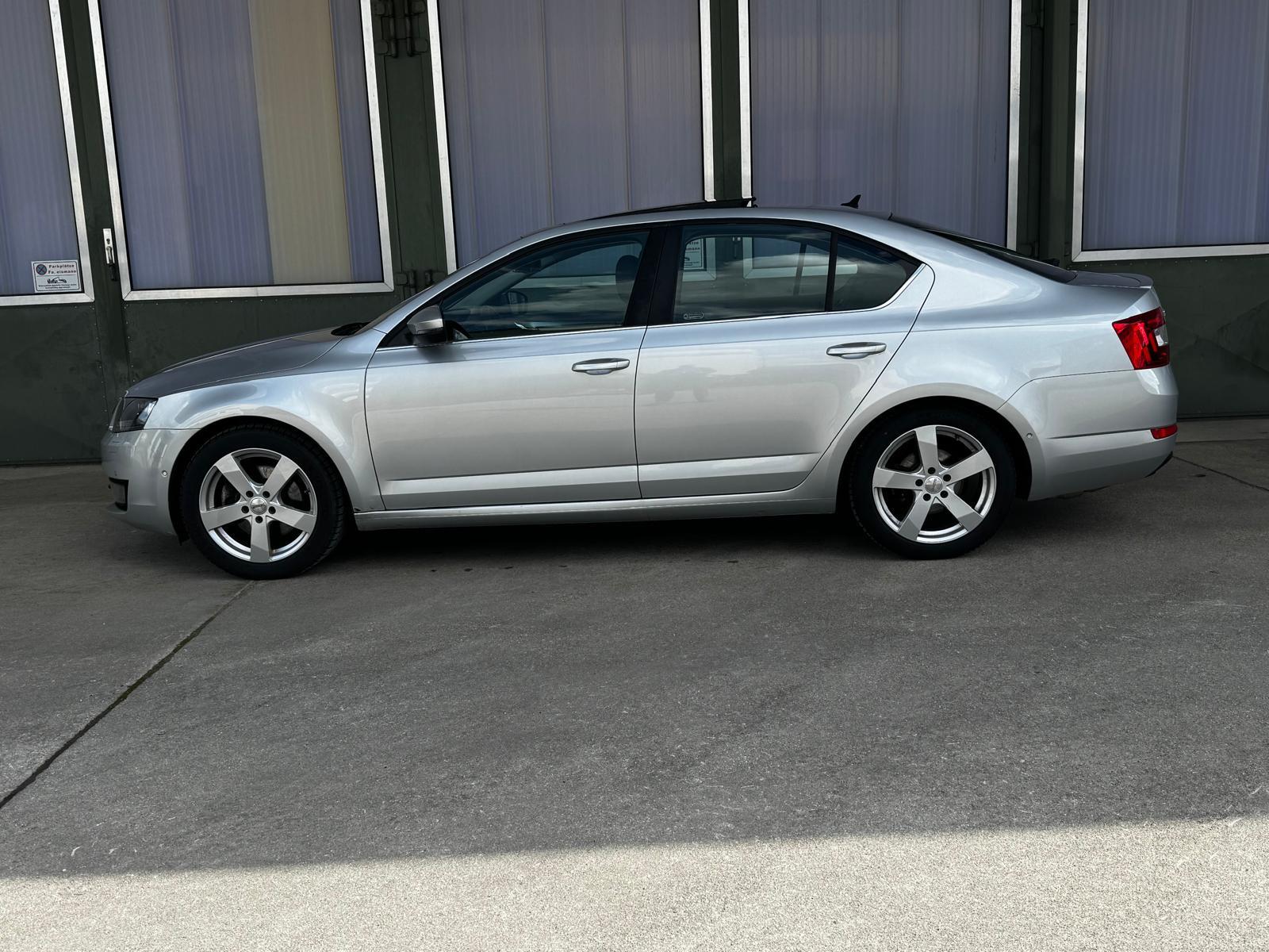 Skoda Octavia Lim. Sport Panorama +Sthzg + Scheckheft