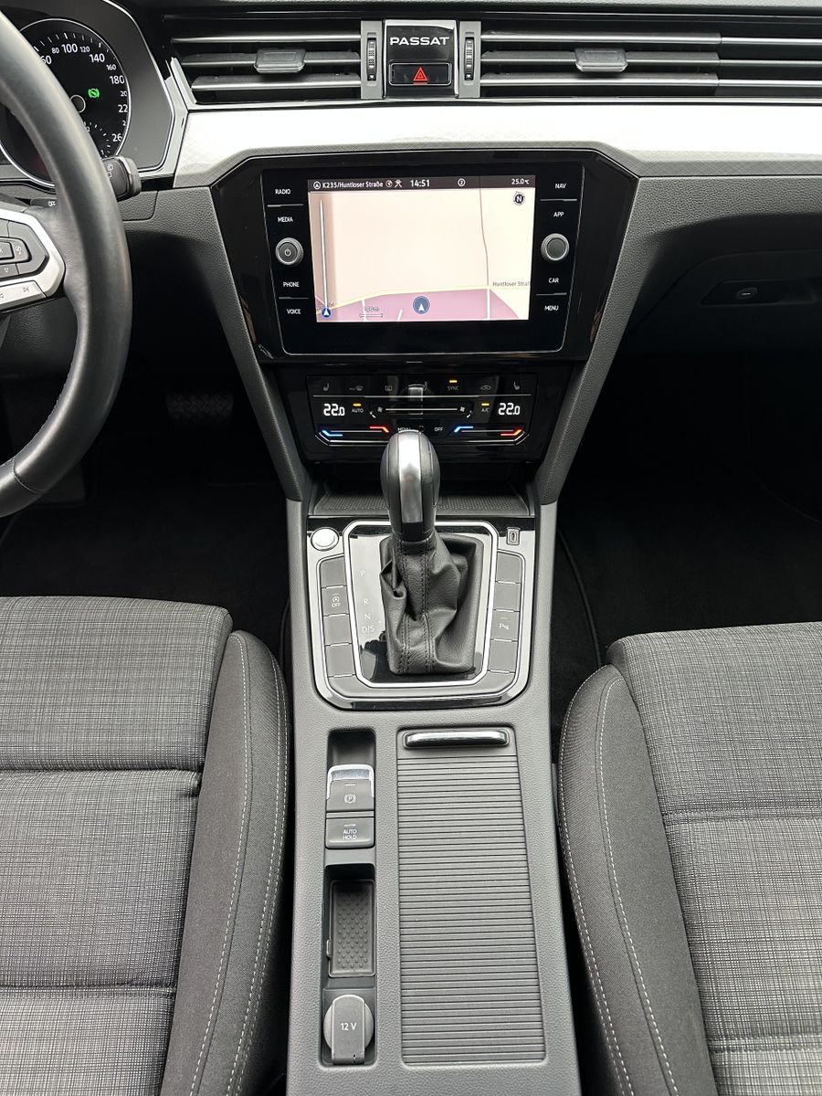 Fahrzeugabbildung Volkswagen Passat Variant 2.0 TDI DSG Business NAV+LED+KAM
