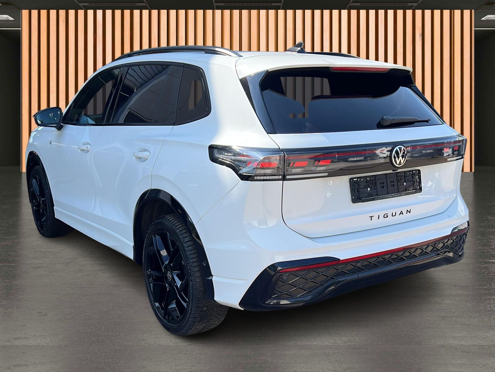 Volkswagen Tiguan 2.0 TSI R-Line IQ Drive 4M 09 29 foto 12