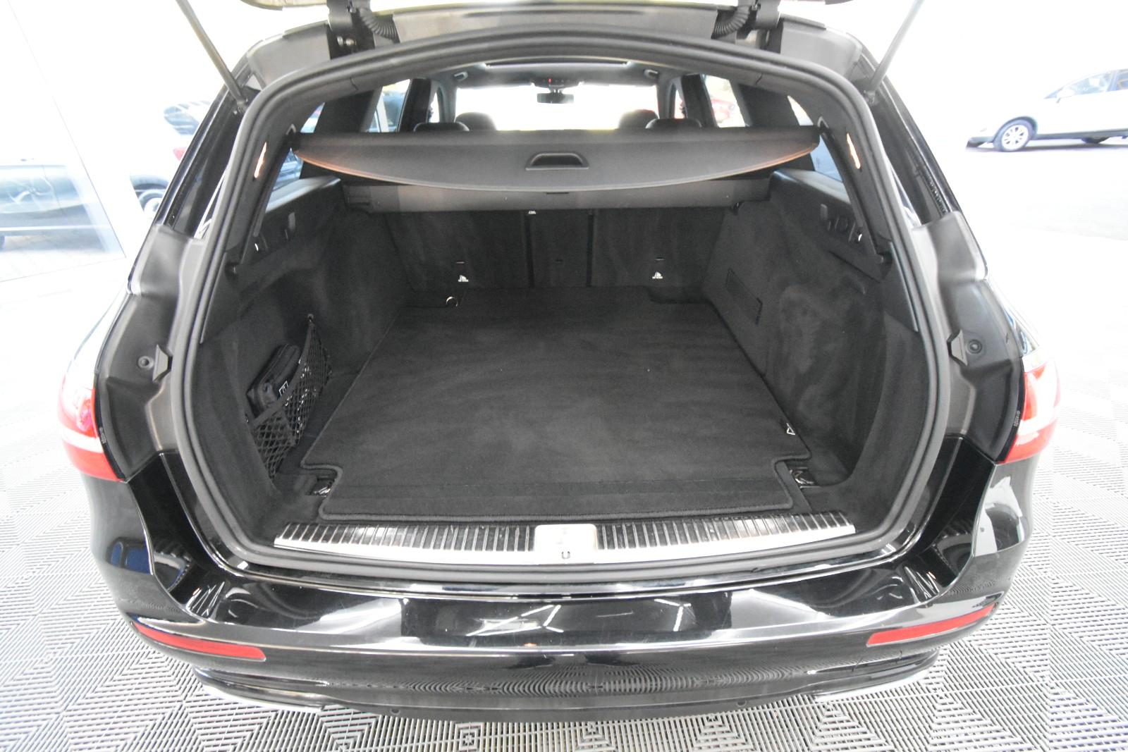 Mercedes-Benz E220d T-Modell LED SHZ RFK Glasdach Sportstyle