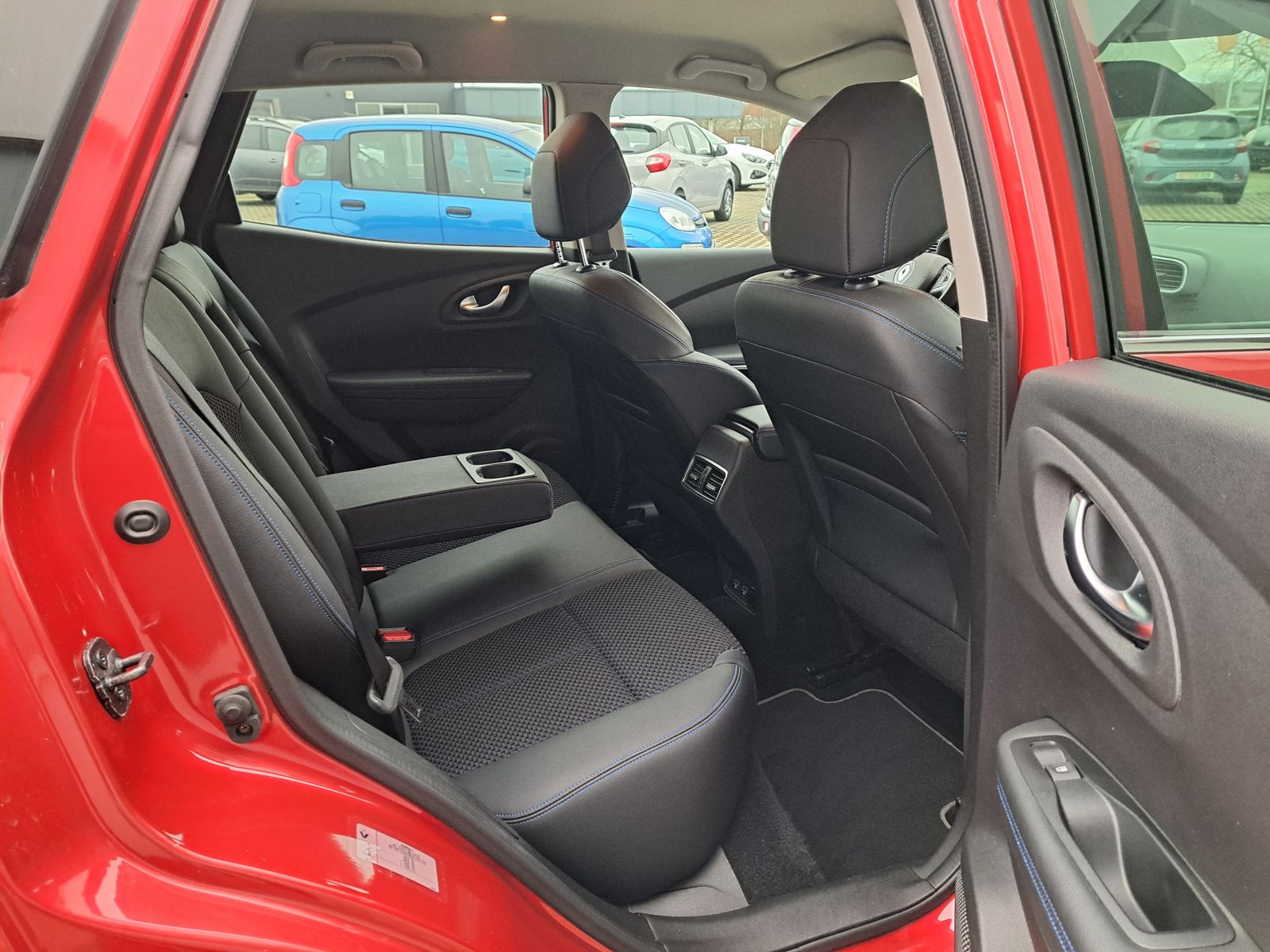 Fahrzeugabbildung Renault Kadjar Limited DeLuxe TCe 140 AUTOMATIK LED NAVI