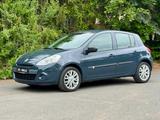 Renault Clio III 1.2 YAHOO!+WENIG KM+KLIMA+ZV+ALU+USB+ - Renault Clio Gebrauchtwagen in Dresden
