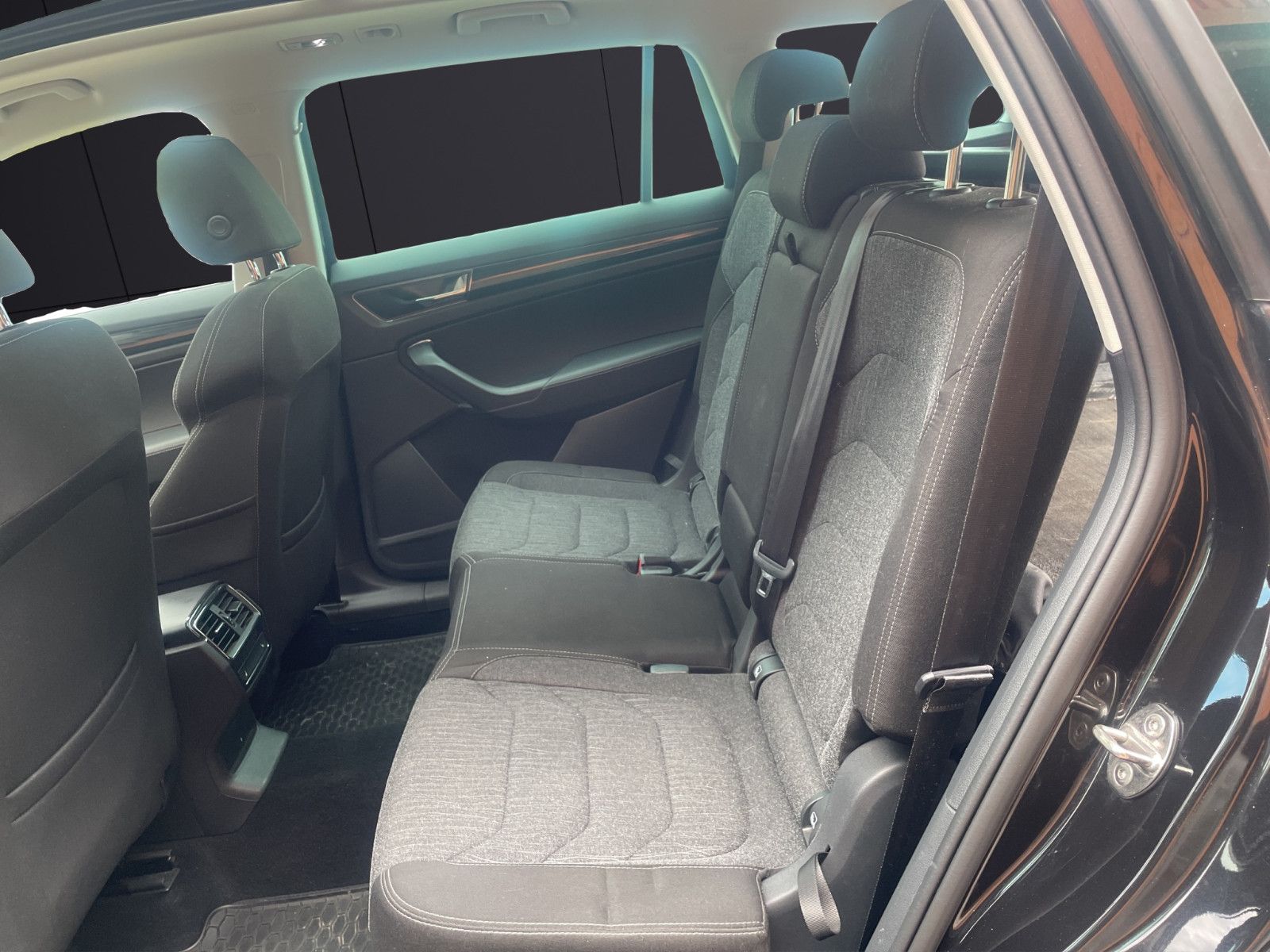 Fahrzeugabbildung SKODA Kodiaq Style 4x4/1.Hand/Pano/Shzvo+hi/Lenkrd hzb