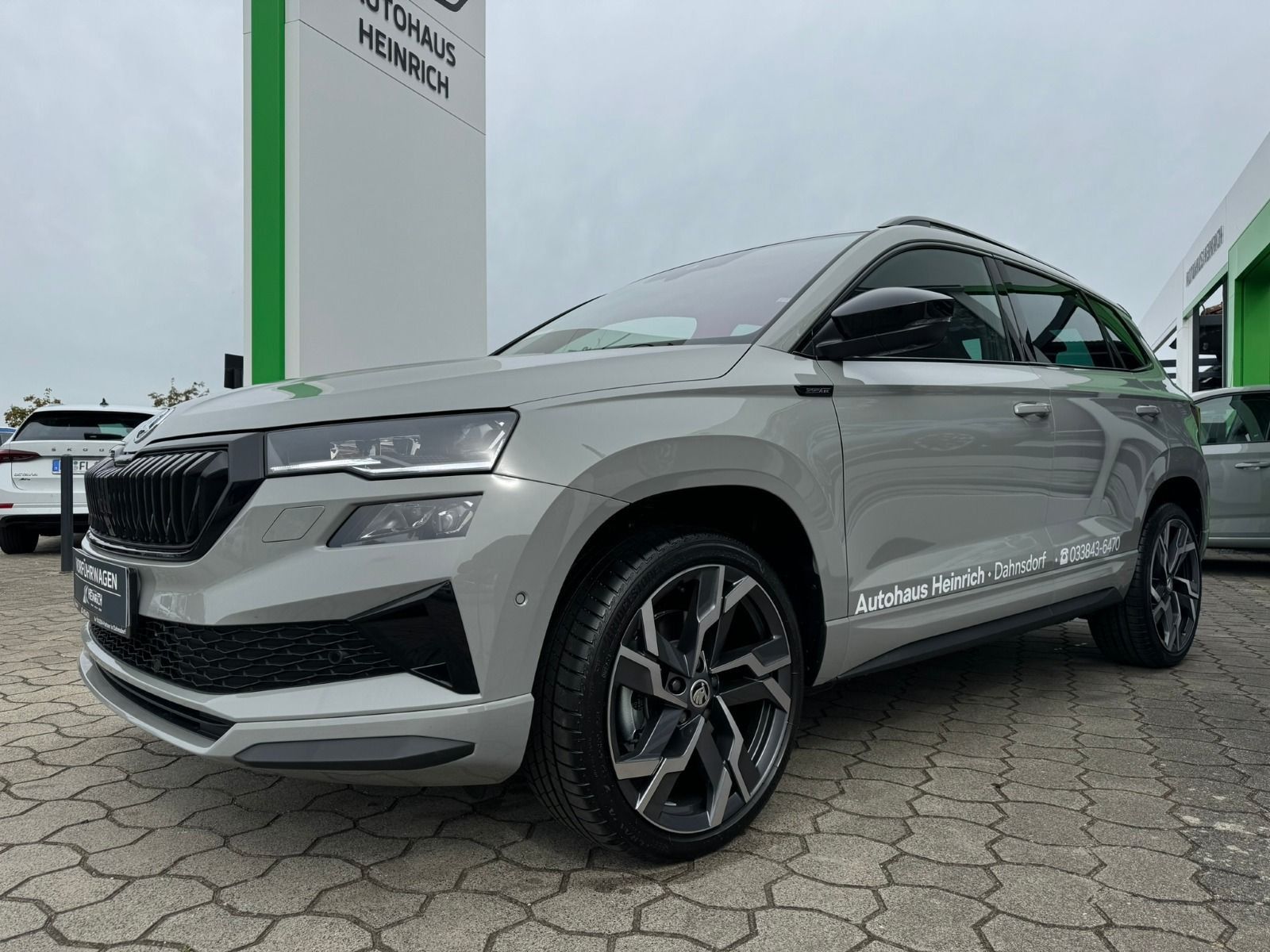 Fahrzeugabbildung SKODA Karoq Sportline 1.5TSI DSG*360°Cam*AHK*StHz*19Zo