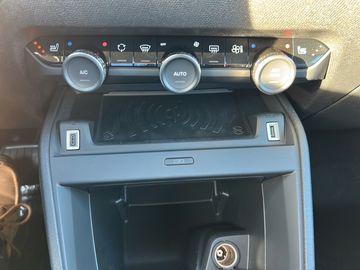 Citroën C4 1.2 PureTech 130 Max 360° Massage LED NAV