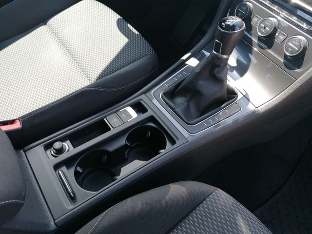 Golf VII Variant 1.0 TSI  KLIMA+SHZ+GRA+NAVI+PDC