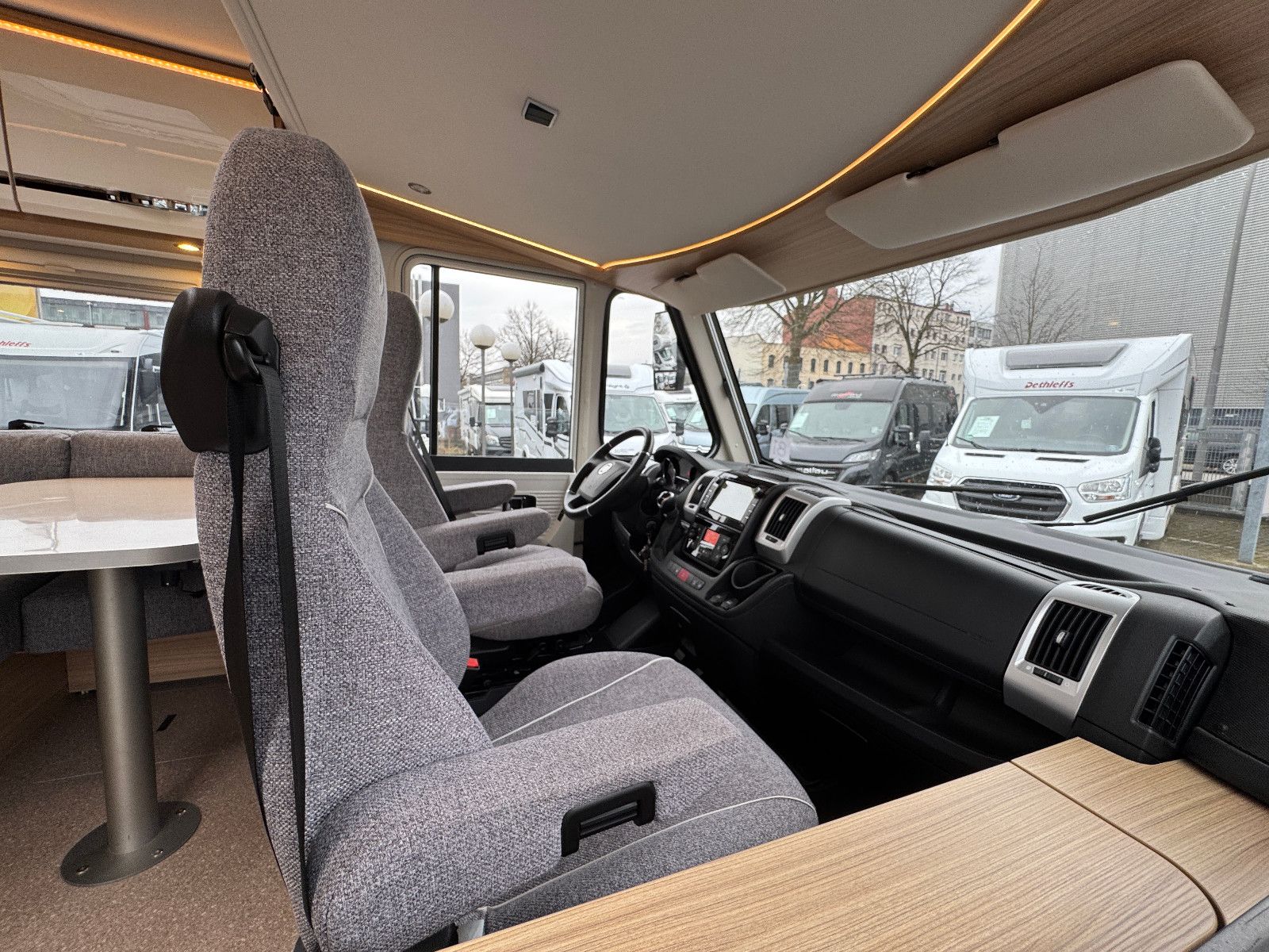 Fahrzeugabbildung Dethleffs Globebus I 006 GT PAKET WHITE 9GT SAT DACHKLIMA