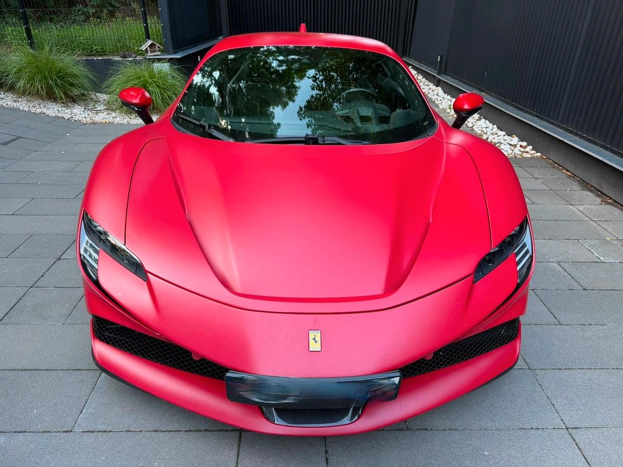 Ferrari SF90 *Lift *Carbon *AFS *Carplay *MATT LACKIERUN