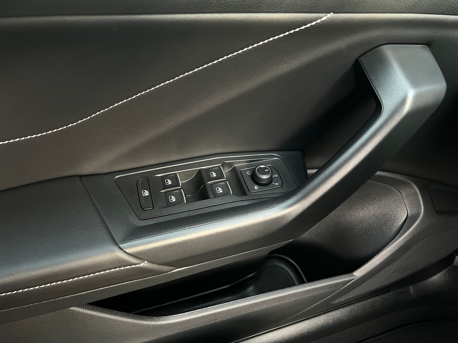 Fahrzeugabbildung Volkswagen T-Roc GOAL 1.0 TSI *Plus-Paket, LED, ACC, Navi,