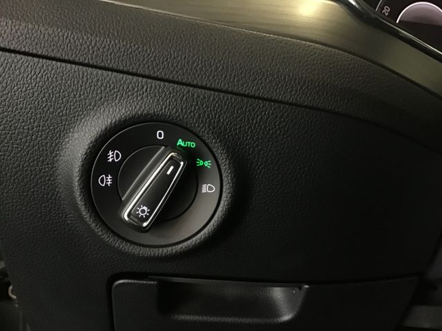Fahrzeugabbildung Skoda Superb Style 2.0 TDI Combi AHK/Navi/ACC/Xenon