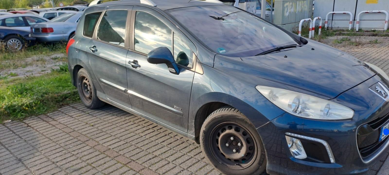 Peugeot 308 2013 — rear view