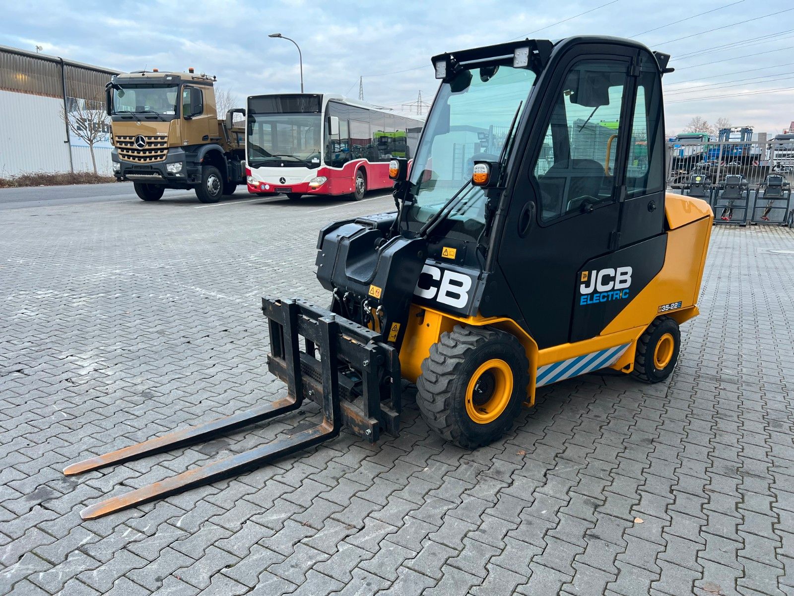 Fahrzeugabbildung JCB TLT 35-22E Teletruck / nur 131h! / 2022 / SS