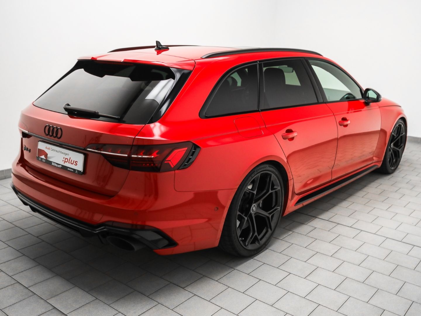 Audi RS4 Avant 2.9 TFSI quattro Pano AHK Leder Wabe foto 5