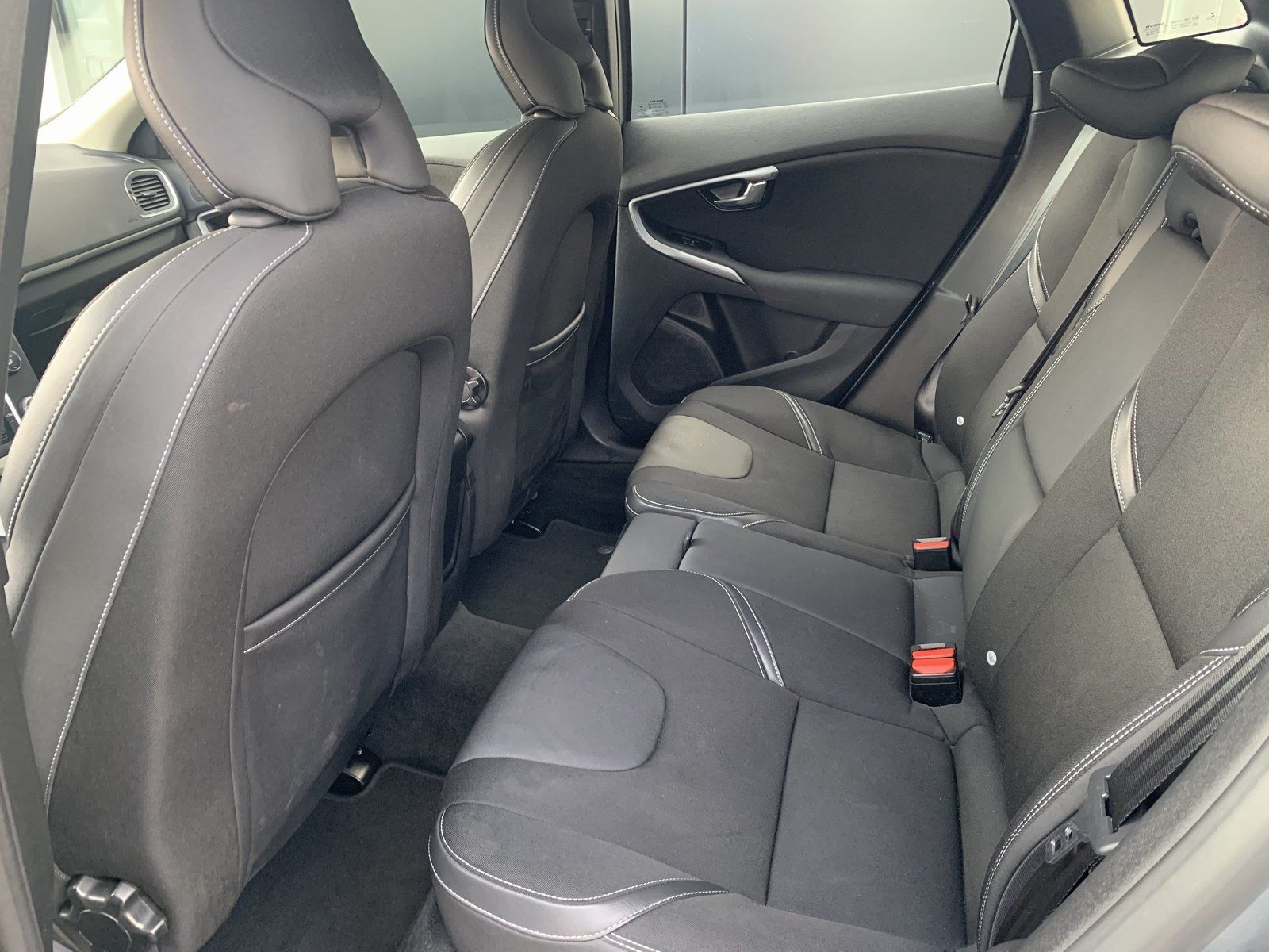 Fahrzeugabbildung Volvo V 40 T2 2.0 Momentum (EURO 6d-TEMP)