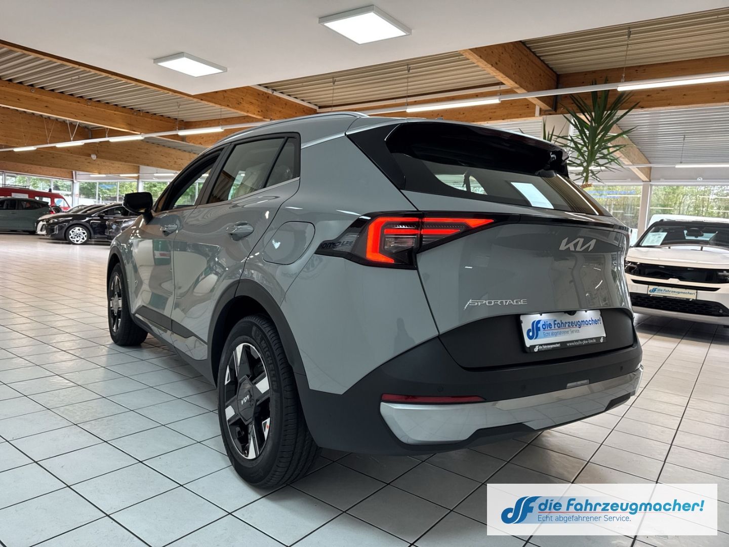 Fahrzeugabbildung Kia Sportage 1.6 T-GDI AWD 7DCT 2-Zonen-Klimaautomat