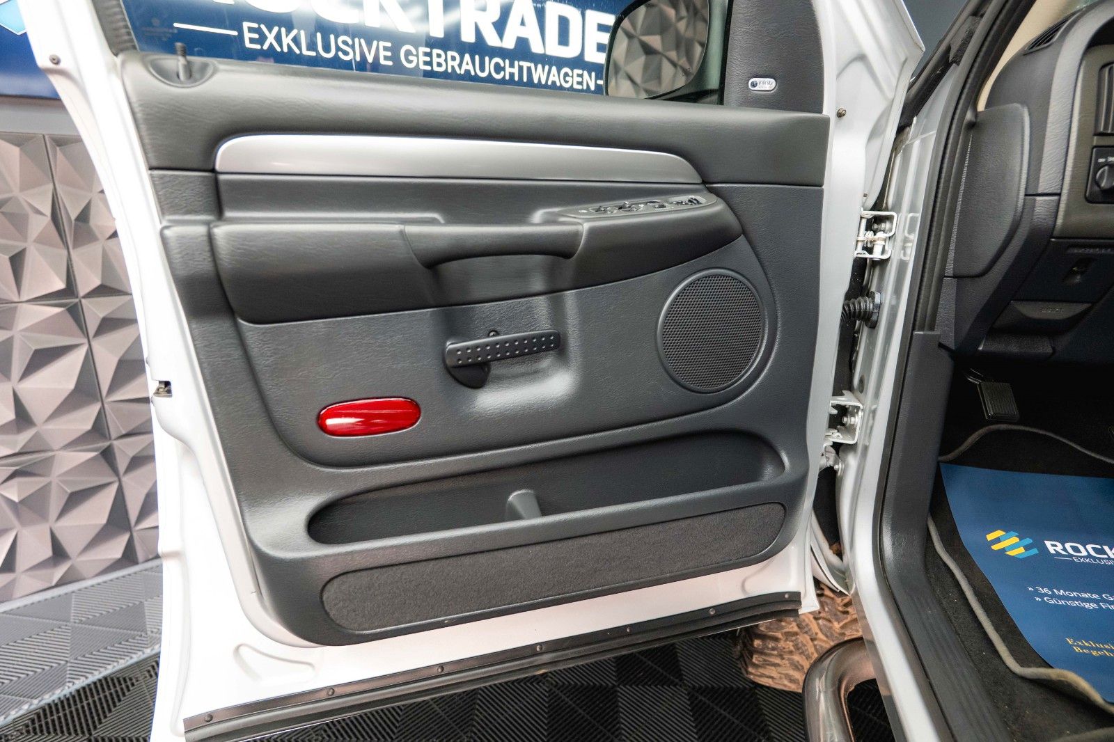 Fahrzeugabbildung Dodge RAM 5.7 V8 HEMI 4x4 OFFROAD MONSTERTRUCK LONGBED