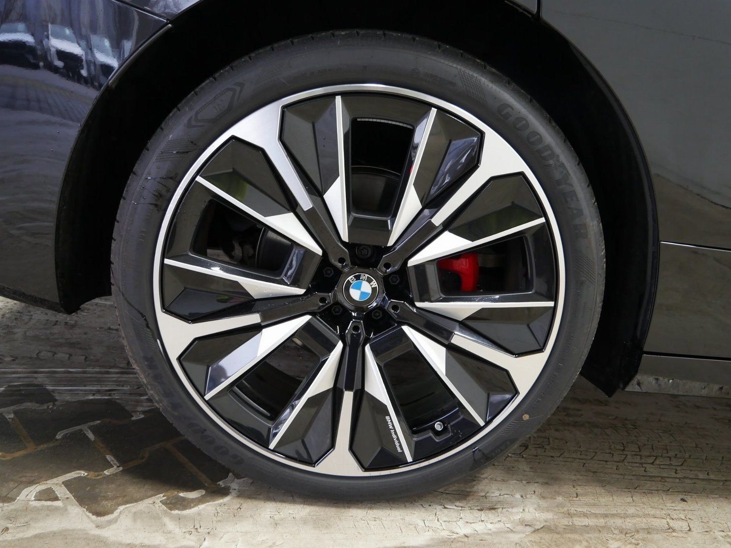 Fahrzeugeinzelansicht 17 Fahrzeugabbildung BMW iX M70 |B&W |Panoramaglasdach| Sitzbelüftung vor