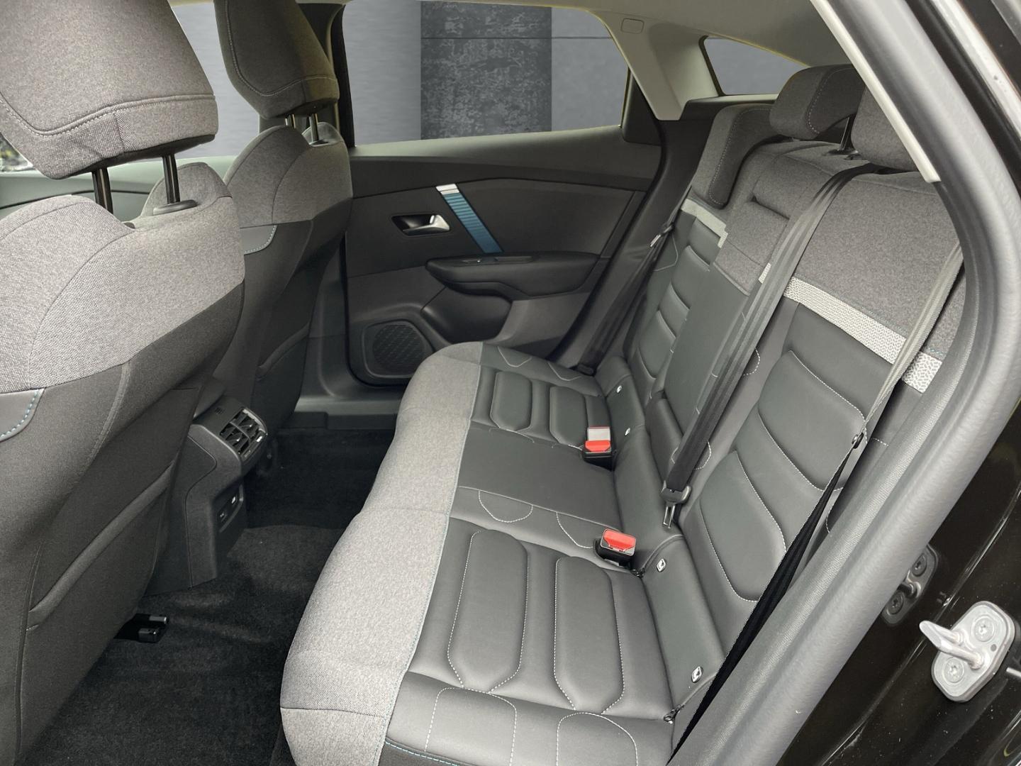 Citroën e-C4 Shine Totwinkelassistent ACC Navi Apple Car