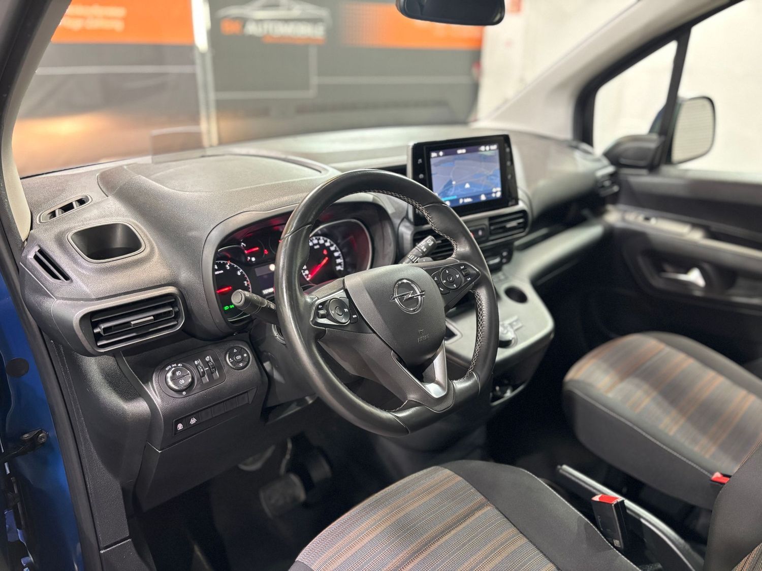 Fahrzeugabbildung Opel Combo Innovation Kamera#Pano#HeadUp