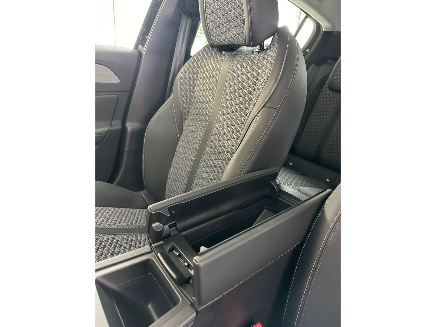 Peugeot 308 - Bild 18