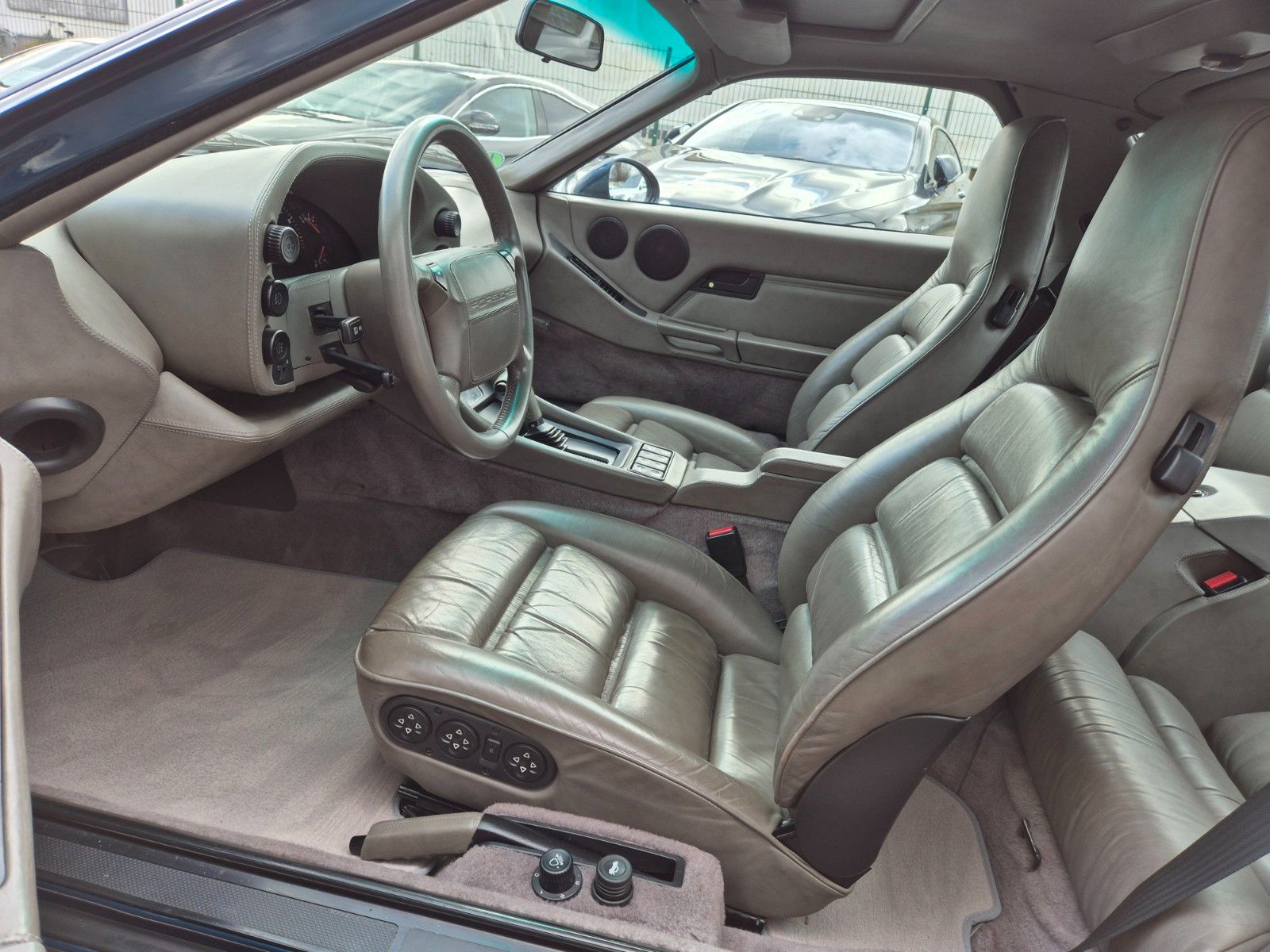 Fahrzeugabbildung Porsche 928 GTS/Deutsch/Kpl. Historie/SD/Blau mit grau