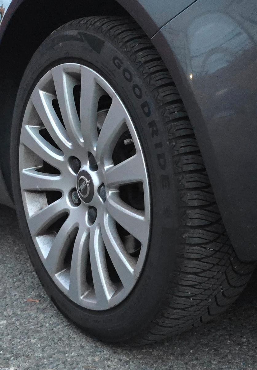 Opel Insignia 2011 — engine 1.998 cm³, 220 HP (162kW)