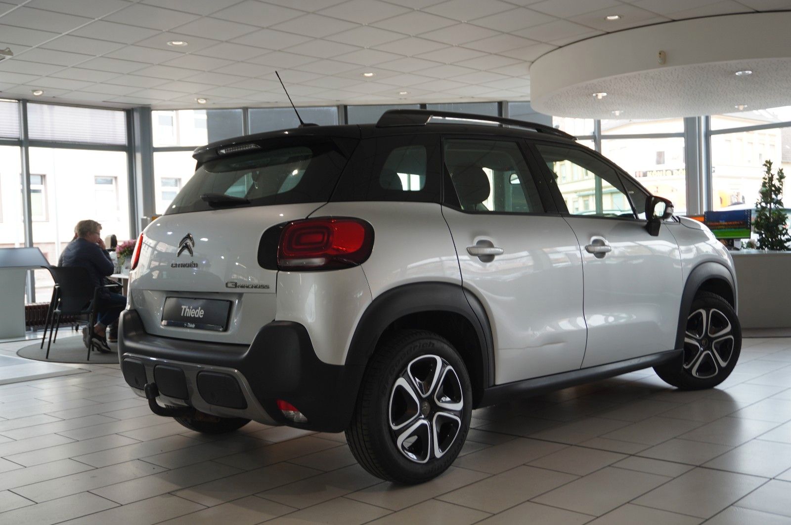 Fahrzeugabbildung Citroën C3 Aircross 1.2 FEEL NAVI/LED/SHZ/PDC/TEMP./AHK