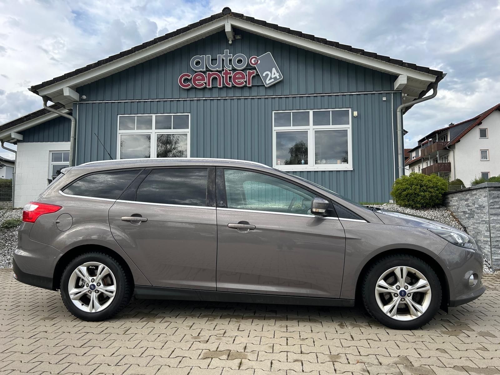 Ford Focus 2012 — салон