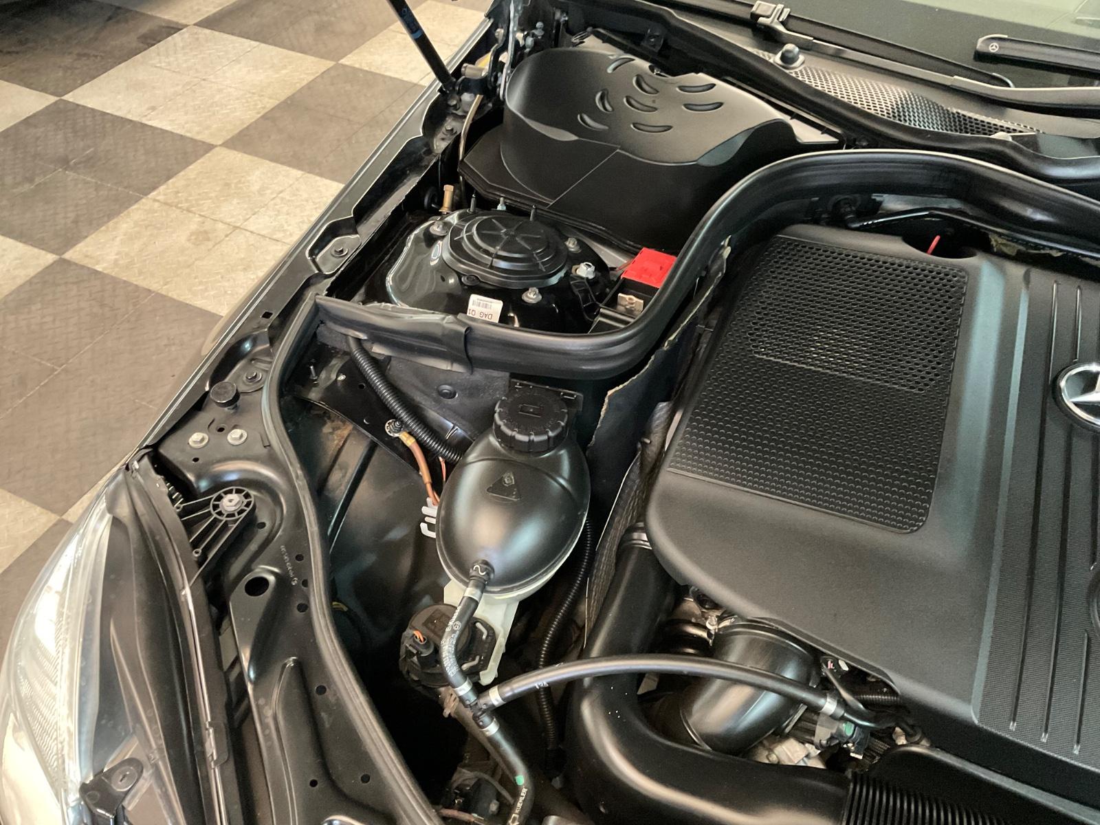 Mercedes-Benz E220 2011 — photo 40