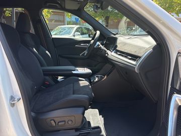 BMW iX1 xDrive30 M Sportpaket Head-Up HK HiFi DAB
