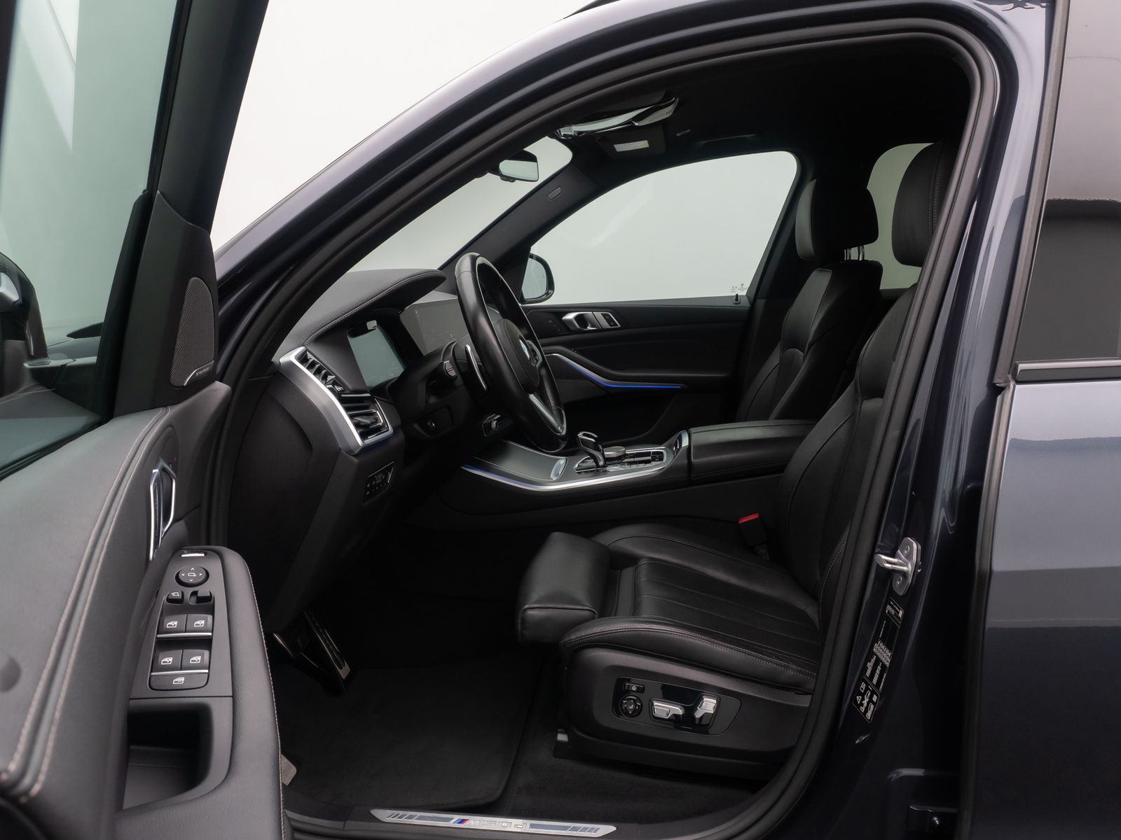 Fahrzeugabbildung BMW X5 M50d Panorama H/K 360° AHK Komfort HUD DAB