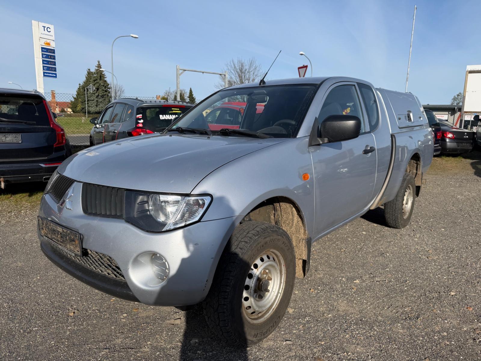Mitsubishi L200 Invite Club Cab 4WD