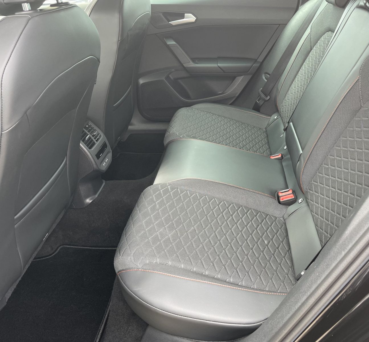 Fahrzeugabbildung SEAT Leon 2.0 TDI*FR-Line*Cam*ACC*LED*