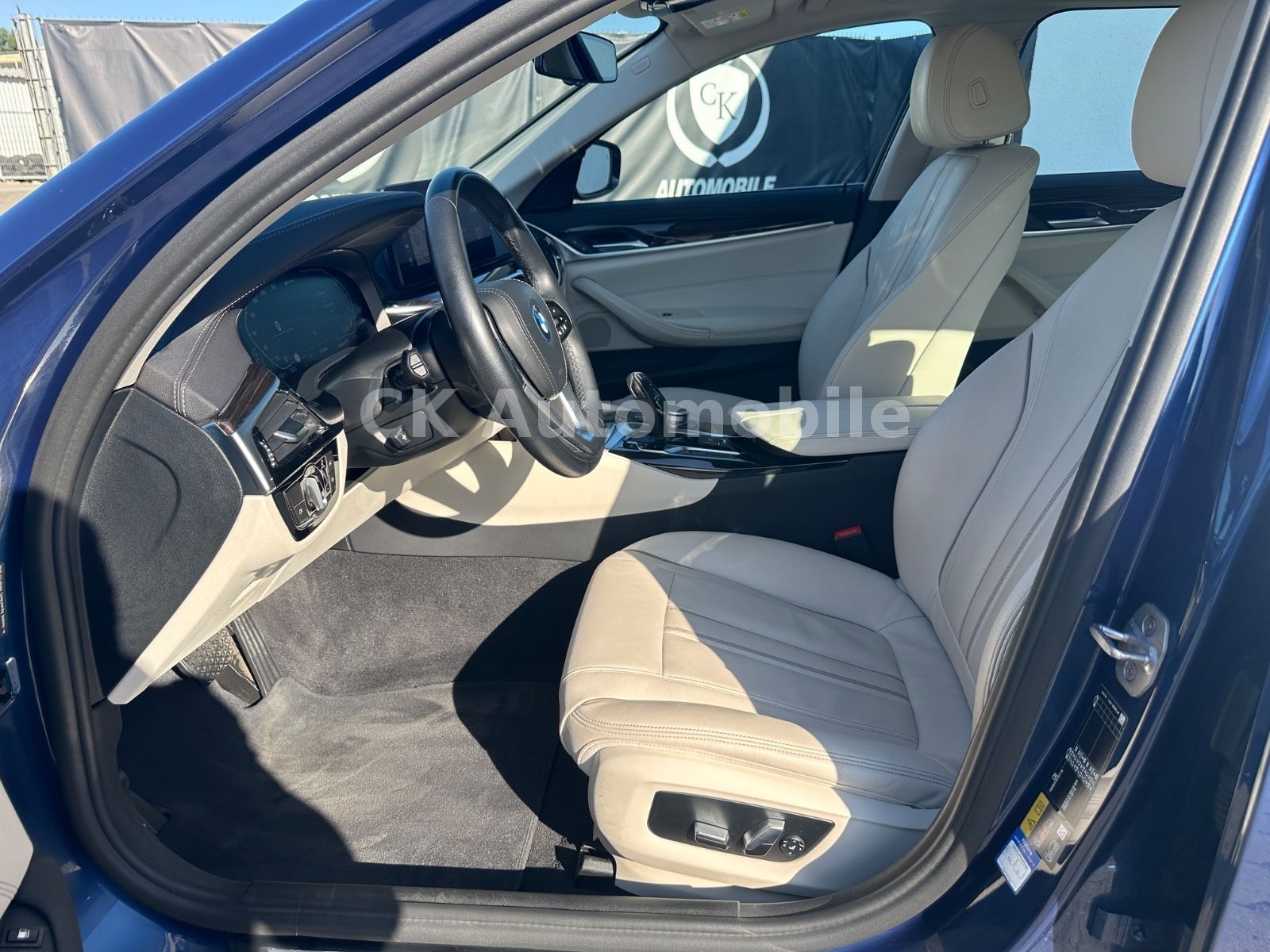 Fahrzeugabbildung BMW 530e xDrive Touring Luxury Line/Pano/LED/Kam/AHK
