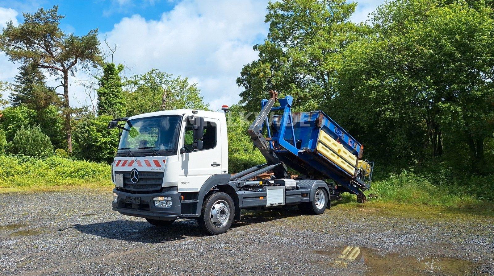 Mercedes-Benz Abrollcontainer Haken Küpper Weisser Salzstreuer