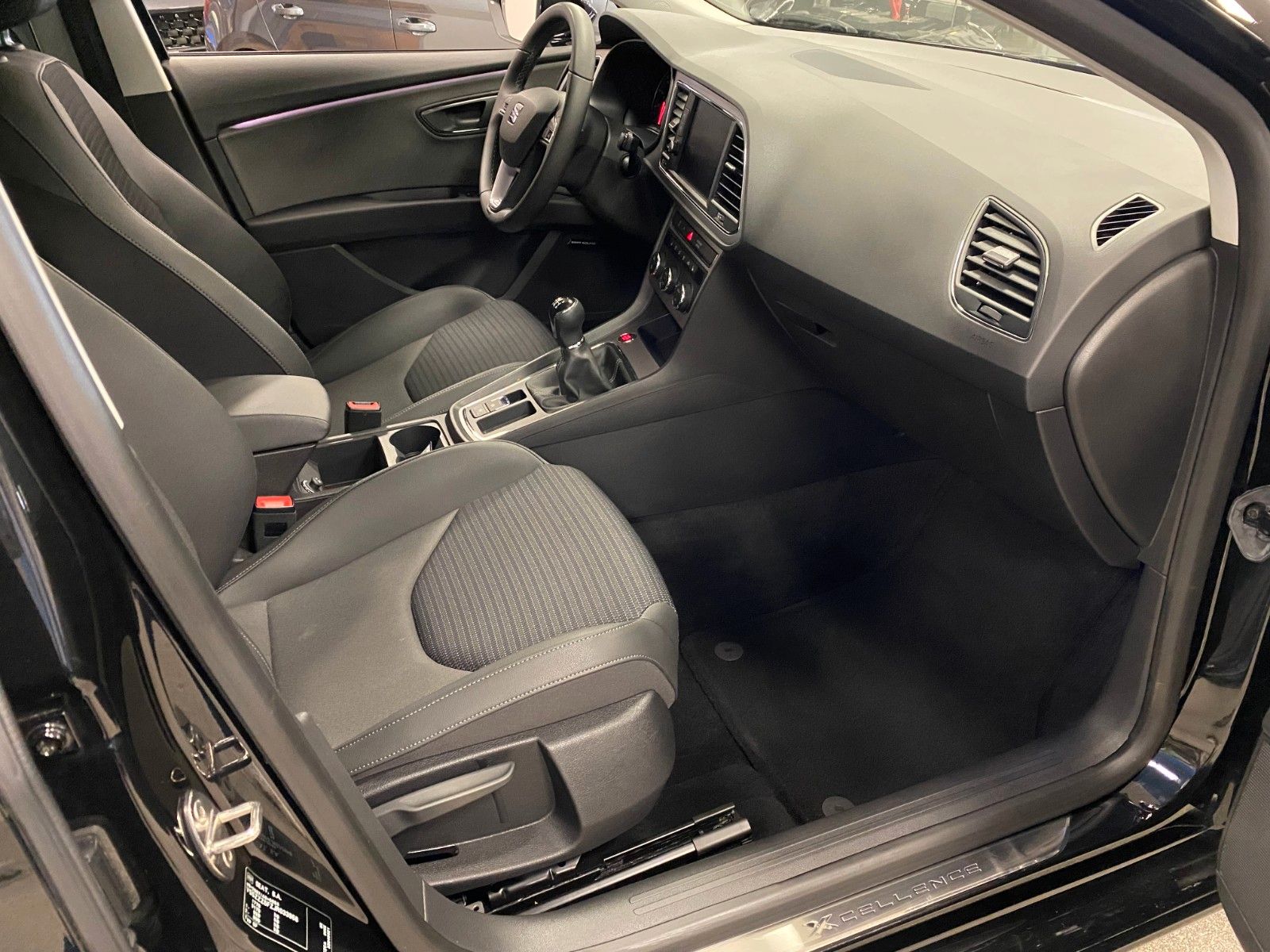 Fahrzeugabbildung SEAT Leon 1.4 TSI Xcellence+NAVI+voll LED+LaneAssist+