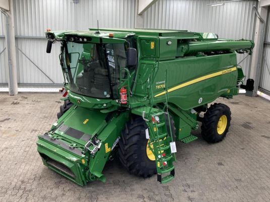 John Deere T670