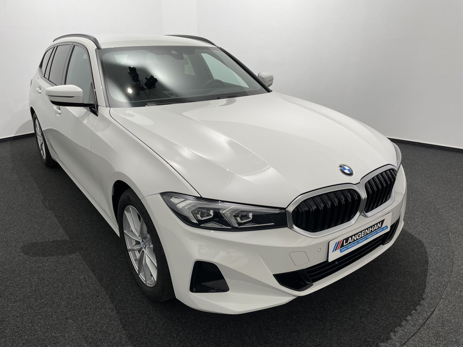 BMW 318d LED//SHZ/NAVI/STANDHEIZUNG/LENKRADHEIZUNG foto 7