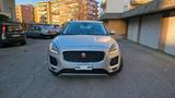 Jaguar E-Pace 2.0D 150 CV AWD S - silberne Jaguar E-Pace