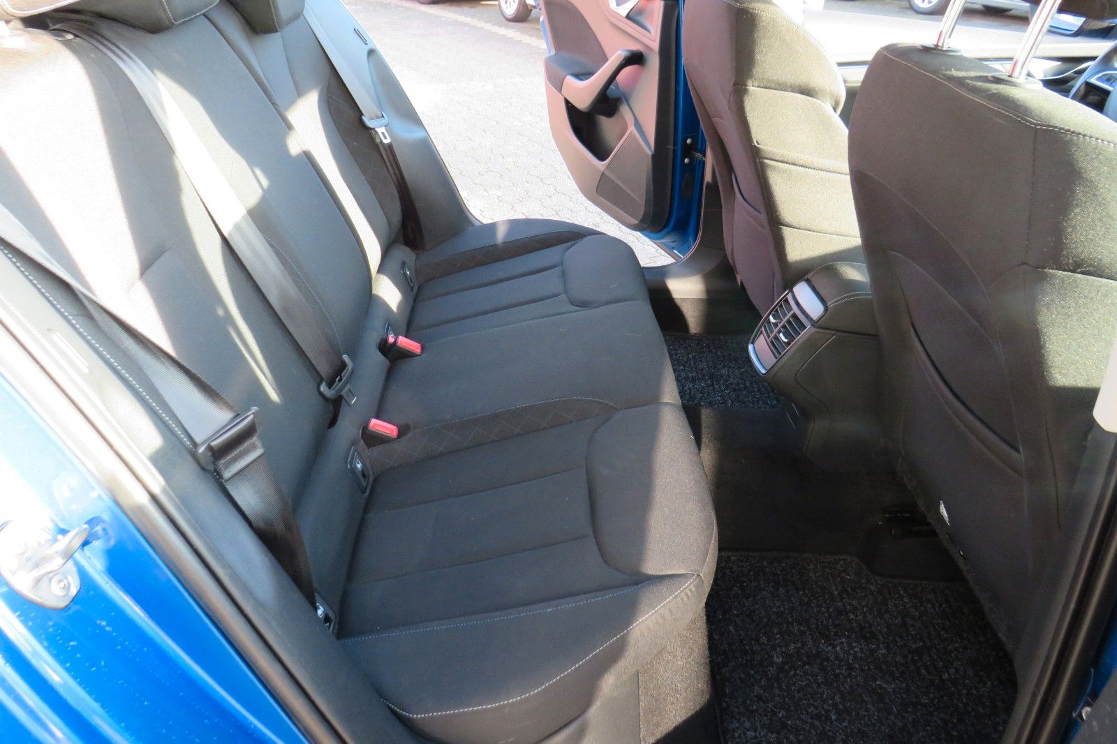 Fahrzeugabbildung SKODA Kamiq Ambition DSG LED AHK GRA PDC SITZH.