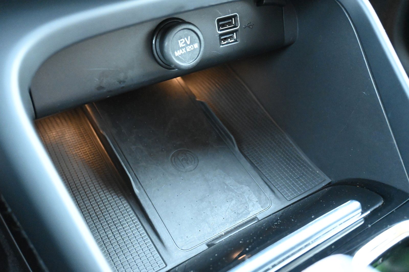 Fahrzeugabbildung Volvo XC40 T5 Recharge Plus Dark*H&K*BLIS*RFK